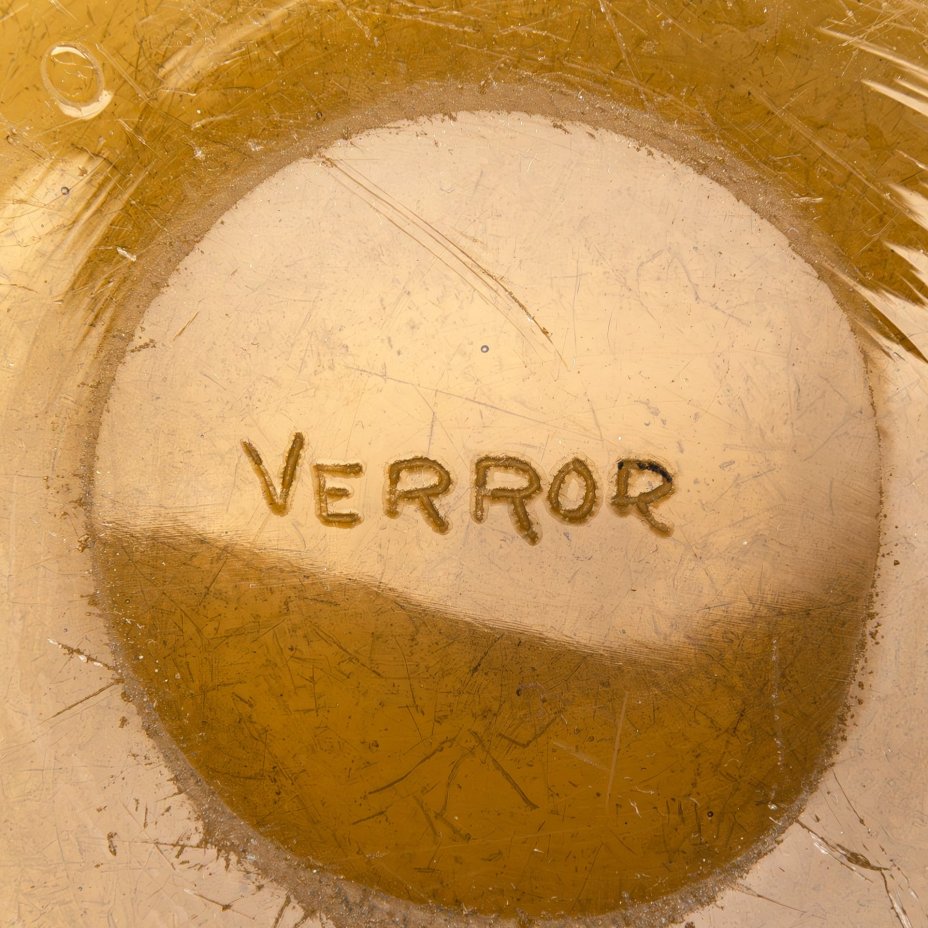 Блюдо в эффектом морозного стекла, [подпись «Verror”]