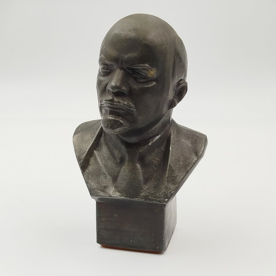Бюст "В.И. Ленин", автор Геворкян, металл, крашение, Волгоградский опытный завод «Сувенир», СССР, 1960-1980 гг.