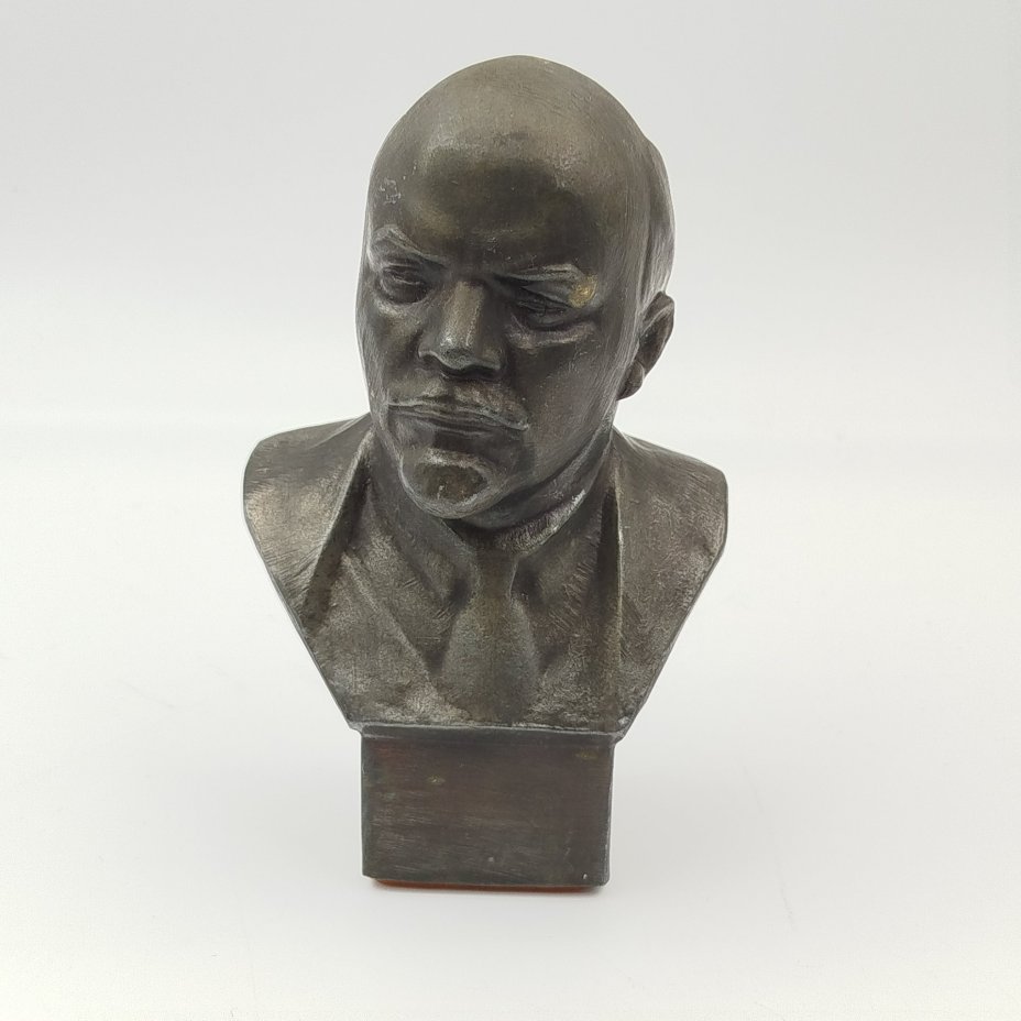 Бюст "В.И. Ленин", автор Геворкян, металл, крашение, Волгоградский опытный завод «Сувенир», СССР, 1960-1980 гг.