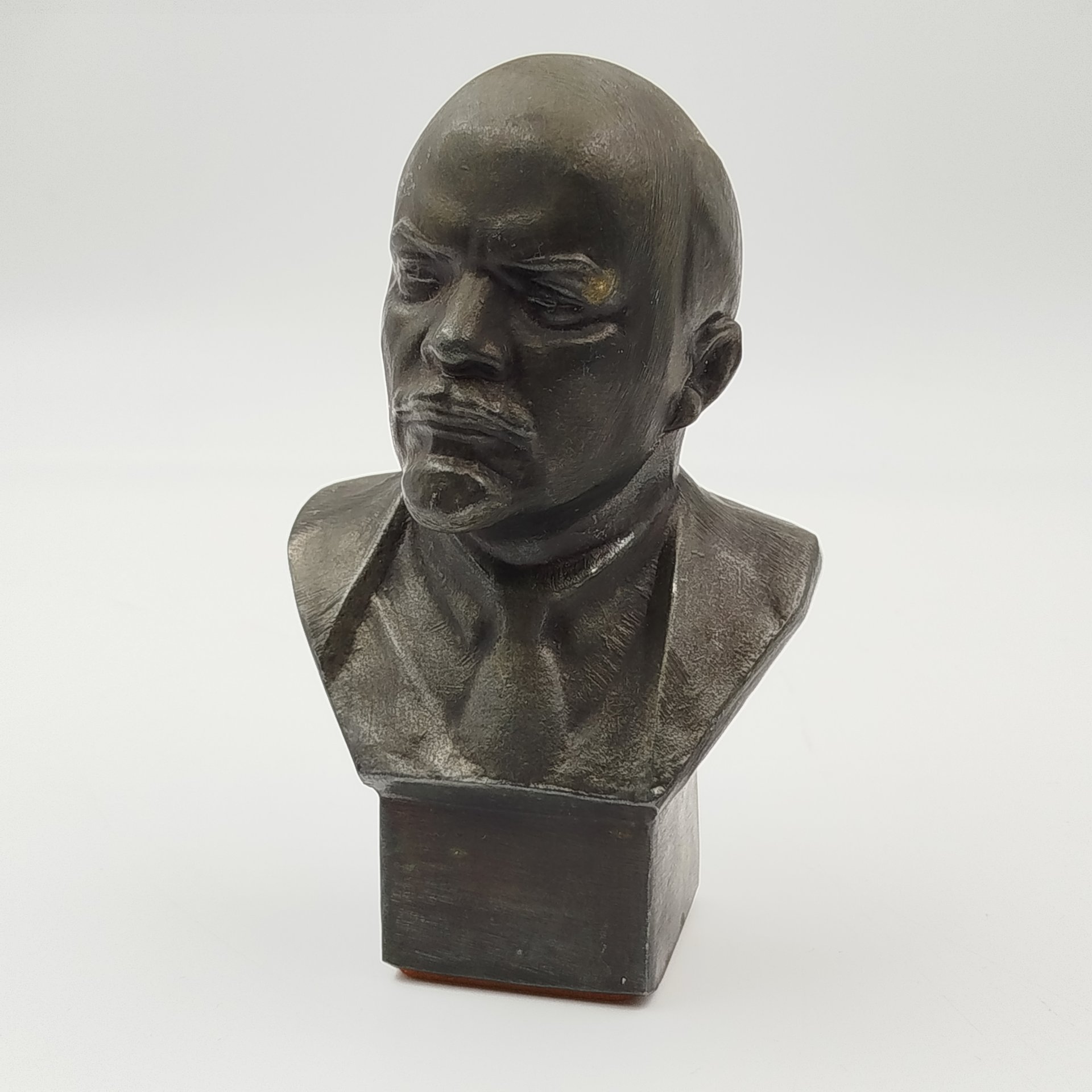 Бюст "В.И. Ленин", автор Геворкян, Волгоградский опытный завод «Сувенир»