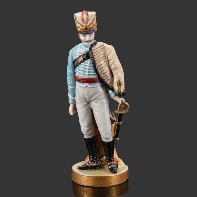 Статуэтка "Гусар" на круглом основании, фарфор, роспись, золочение, Западная Европа, 1950-1980 гг.