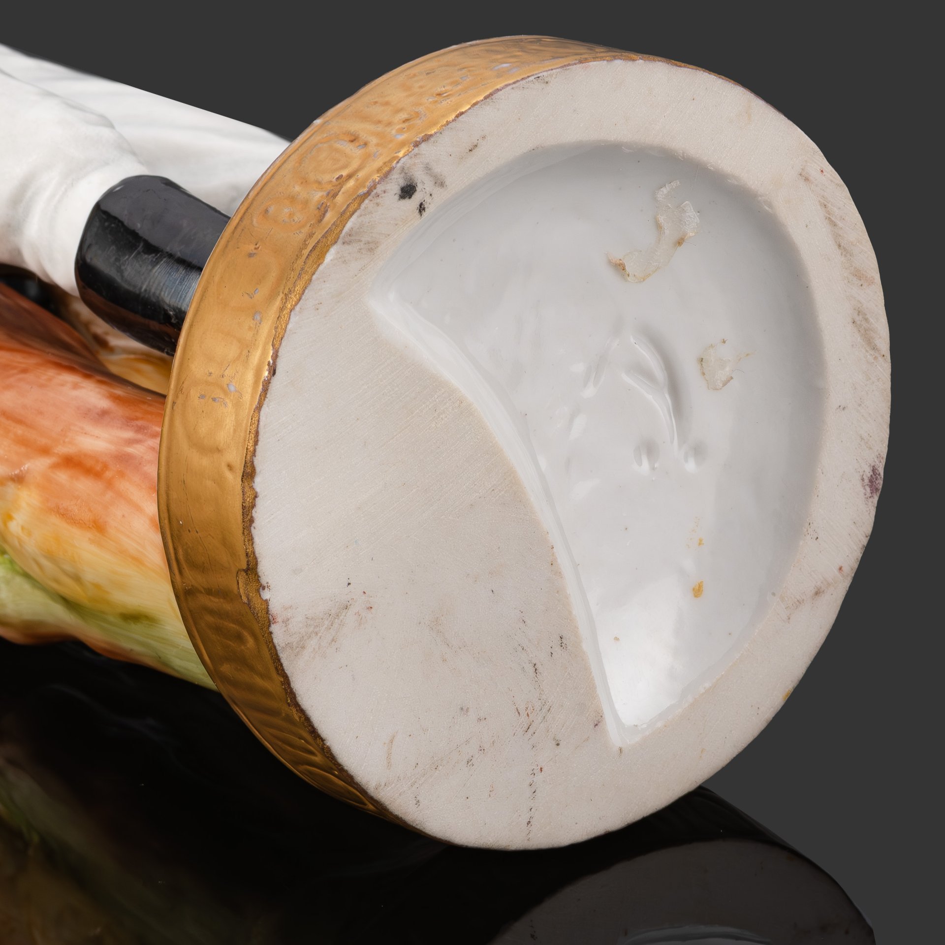 Статуэтка "Гусар" на круглом основании, фарфор, роспись, золочение, Западная Европа, 1950-1980 гг.