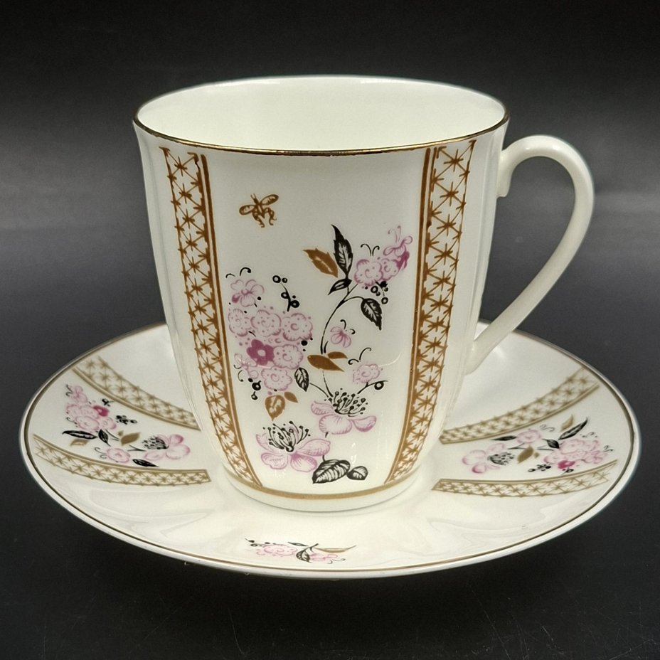 Пара кофейная "Яблоневый цвет", форма "Ветерок" (автор формы Т.С. Линчевская), фарфор, деколь, золочение, Ленинградский фарфоровый завод (ЛФЗ), Россия, 1989-2001 гг.