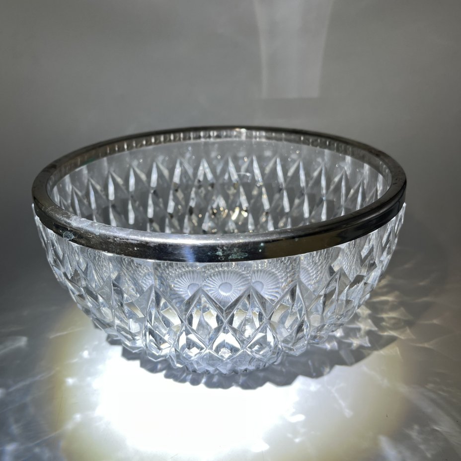 Фруктовница с геометрическим декором и металлическим ободком, хрусталь, металл, СССР, 1970-1990 гг.
