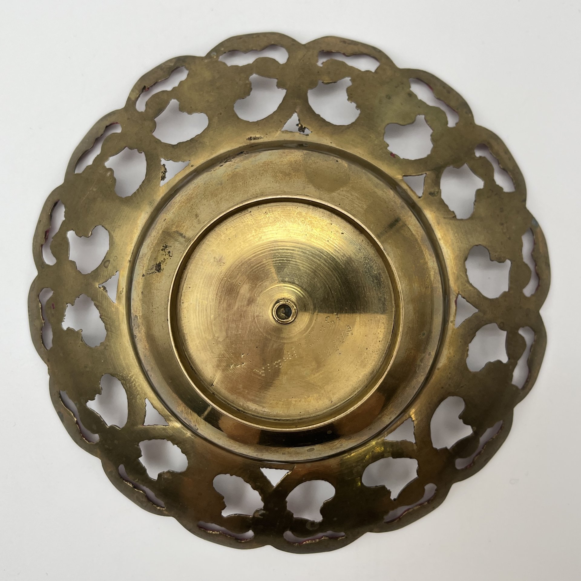 Орешница с прорезным бортом и флоральным декором в восточном стиле, латунь, холодные эмали, Индия, 1970-1990 гг.