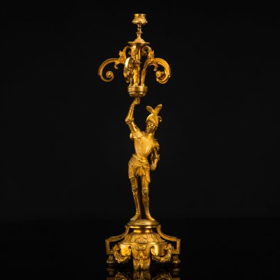 Канделябр на одну свечу с фигурой рыцаря на основании