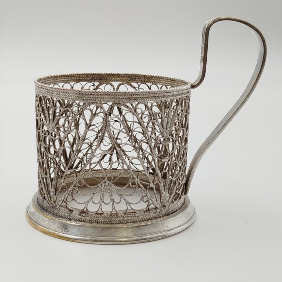 Подстаканник, выполненный в технике ажурной скани