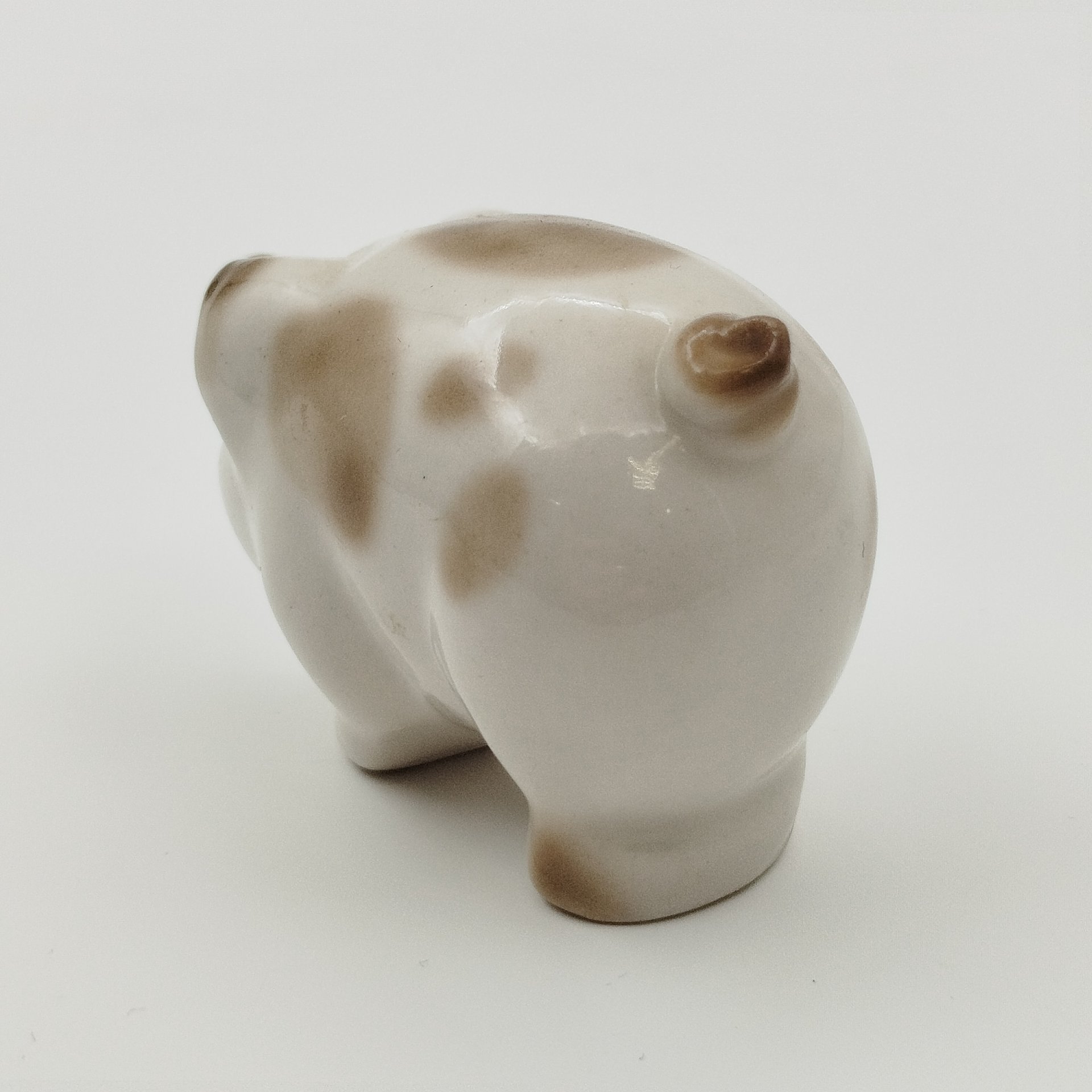 Статуэтка "Поросёнок", фарфор, роспись, Ленинградский фарфоровый завод (ЛФЗ), СССР, 1970-1990 гг.