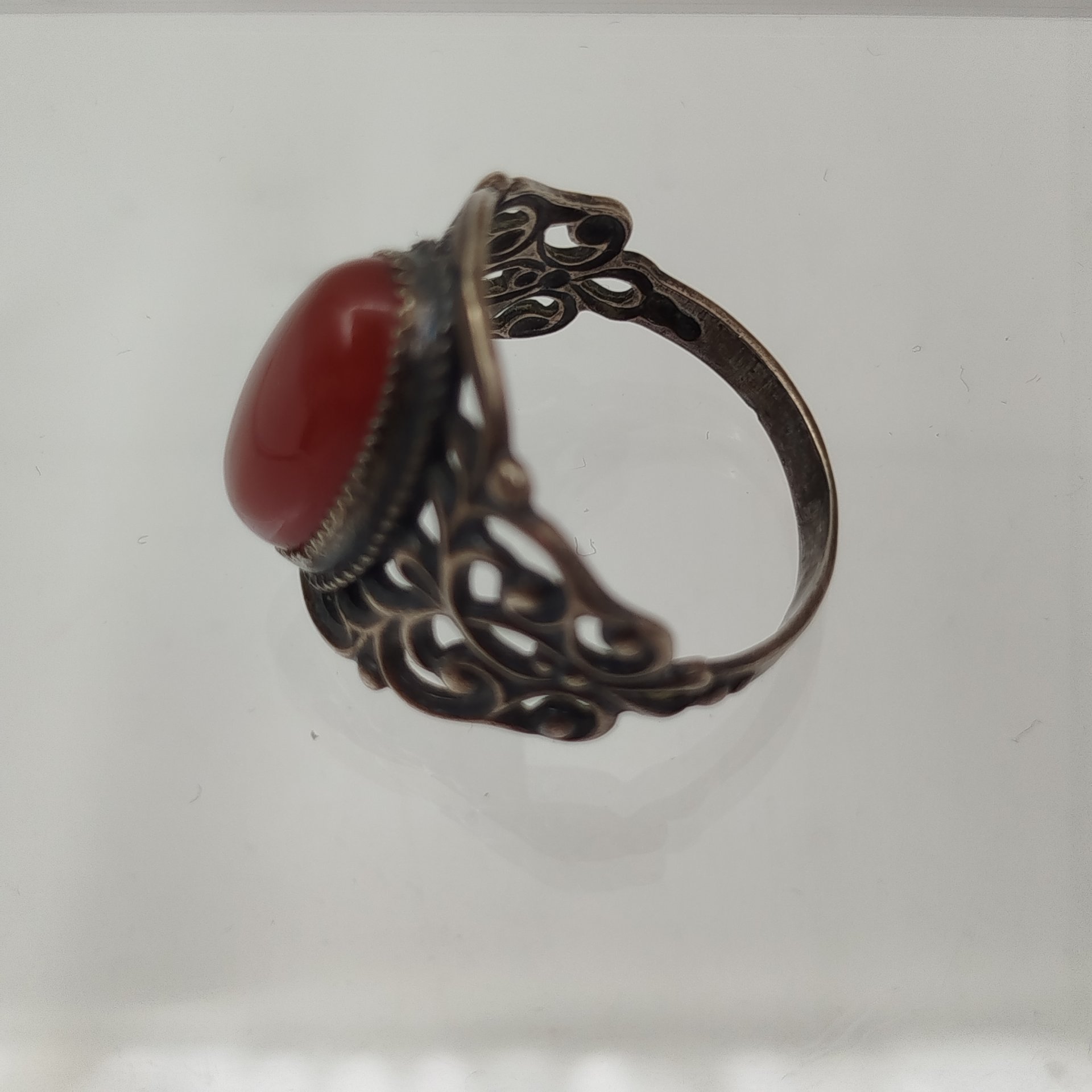 Кольцо со вставкой коричневого цвета (сердолик), металл, СССР, 1970-1990 гг.