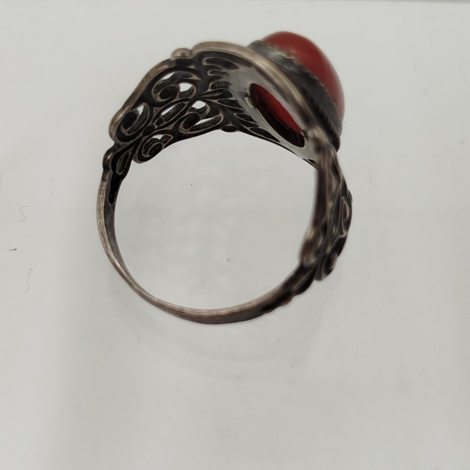 Кольцо со вставкой коричневого цвета (сердолик)