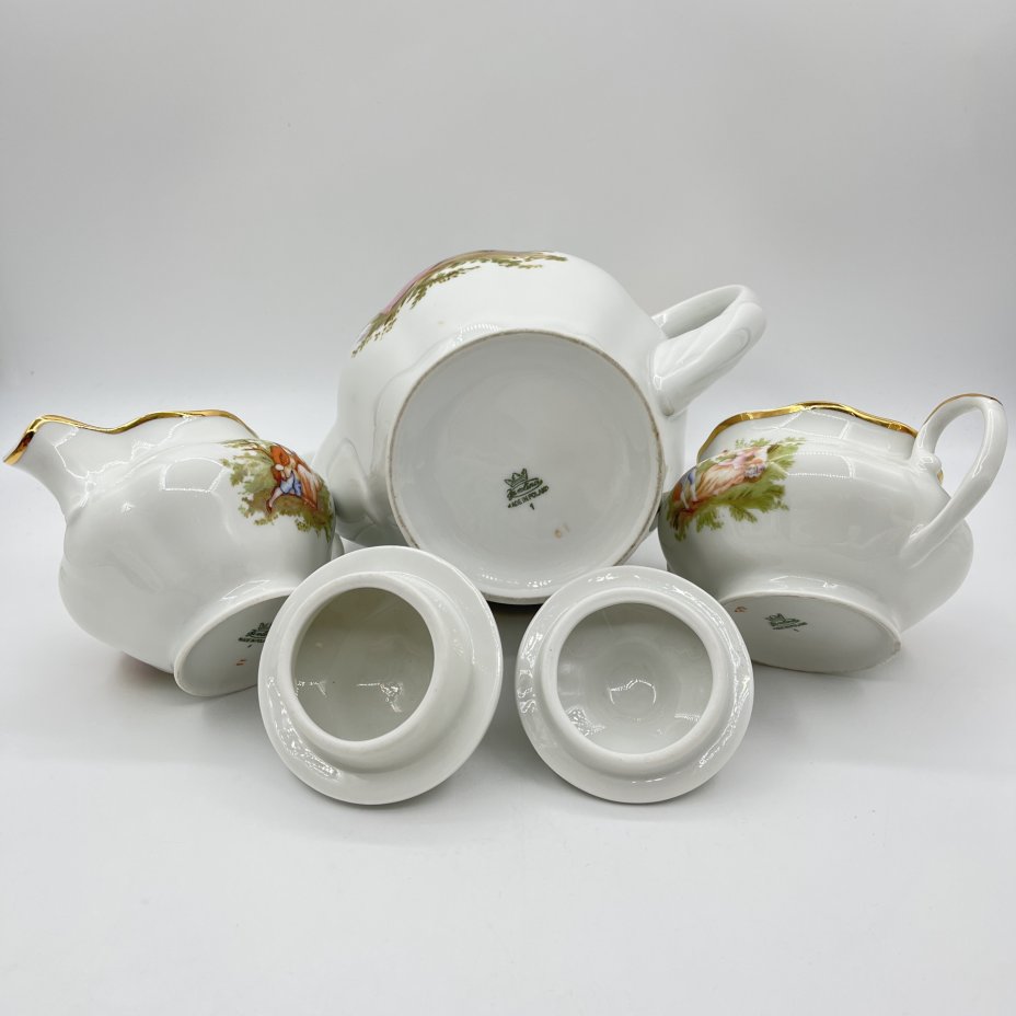 Сервиз чайный с изображением галантных сцен на 6 персон (21 предмет), Karolina (Фарфоровая мануфактура «Каролина»