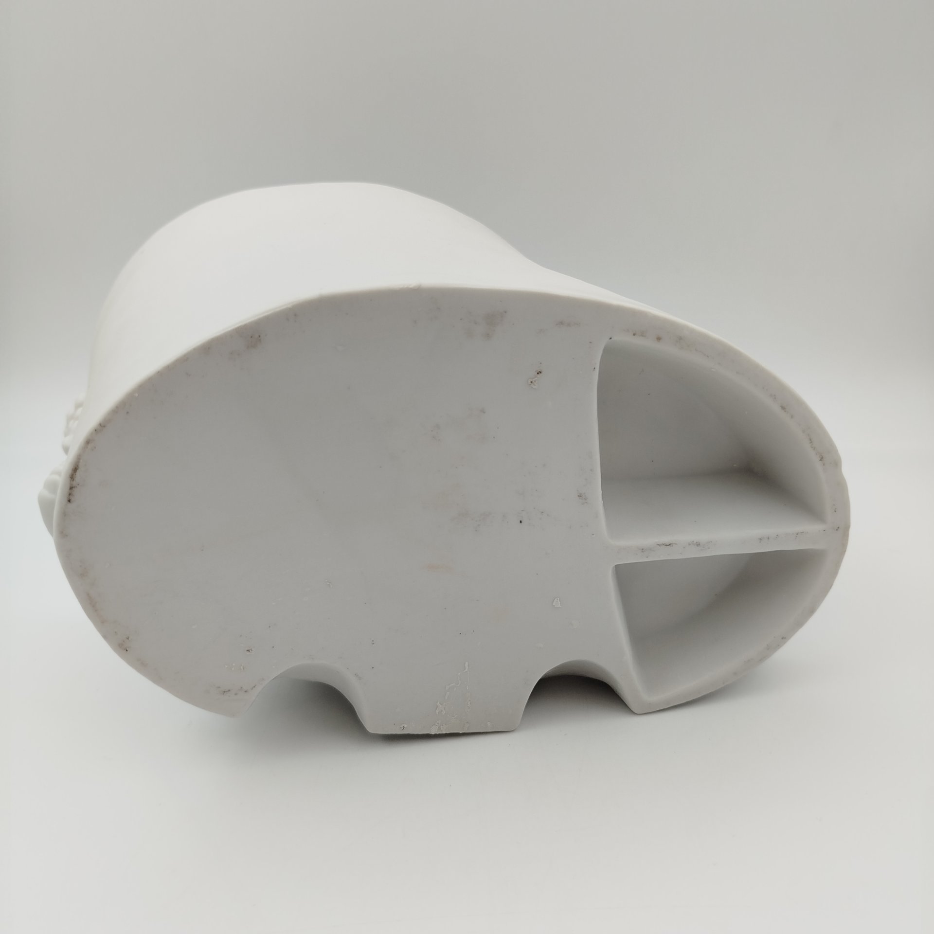 Кашпо для комнатных растений "Мама с дочкой кормит ягненка", фарфор, Западная Европа, 1960-1980 гг.