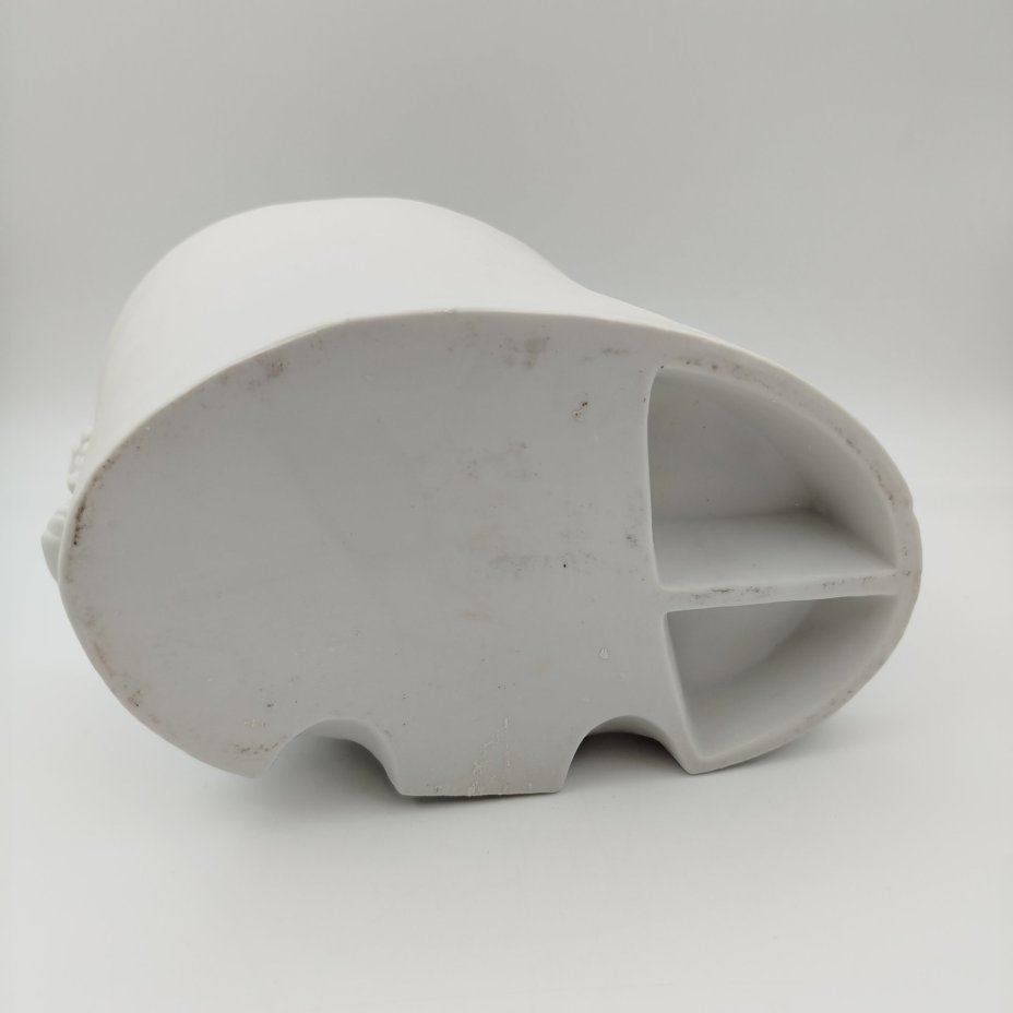 Кашпо для комнатных растений "Мама с дочкой кормит ягненка"