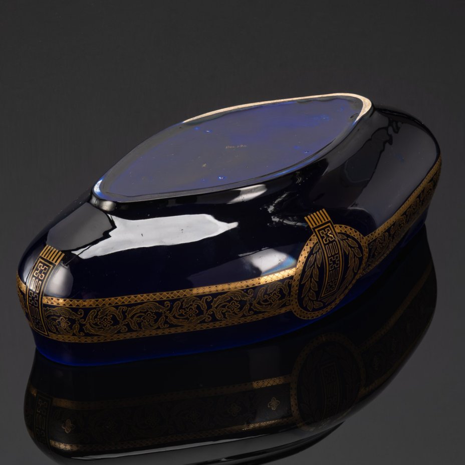 Кашпо в стиле модерн, украшенное цветочным декором, декор №2251, фаянс, крытье кобальтом, золочение, Sarreguemines (Саргемин), Франция, 1920-1940 гг.