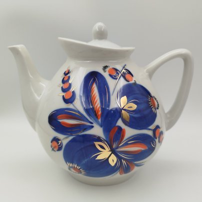 Чайник доливной, украшенный цветочным декором, фарфор, роспись, золочение, Полонский завод художественной керамики (Полонное ЗХК), СССР, 1973-1991 гг.