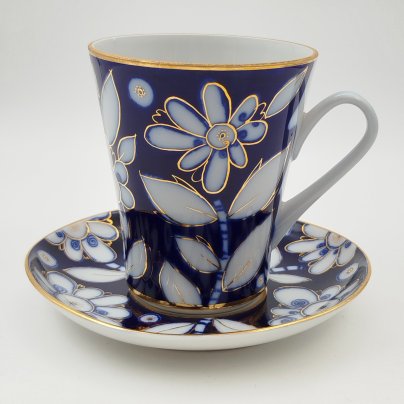 Пара чайная (большая) с цветочным декором на синем фоне, фарфор, кобальт, роспись, золочение, Ленинградский фарфоровый завод (ЛФЗ), СССР, 1960-1970 гг.