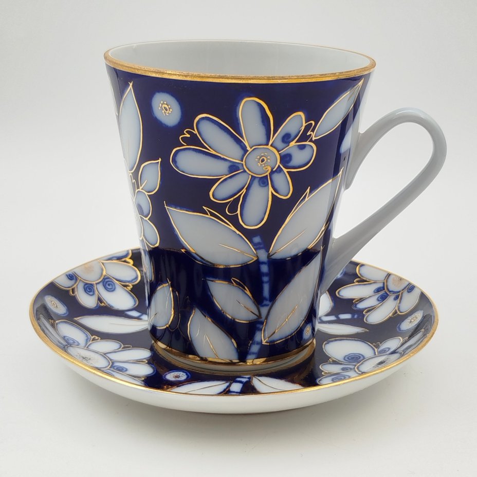 Пара чайная (большая) с цветочным декором на синем фоне, фарфор, кобальт, роспись, золочение, Ленинградский фарфоровый завод (ЛФЗ), СССР, 1960-1970 гг.
