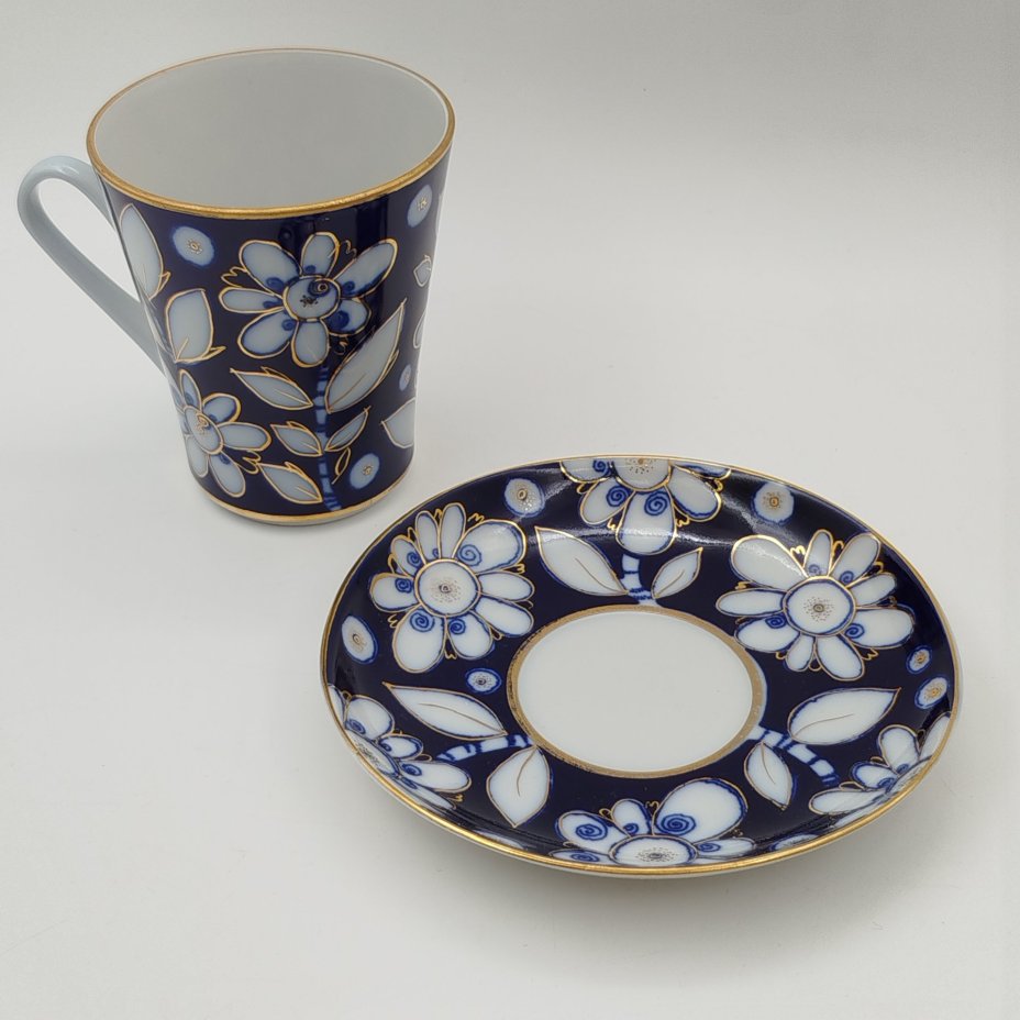 Пара чайная (большая) с цветочным декором на синем фоне, фарфор, кобальт, роспись, золочение, Ленинградский фарфоровый завод (ЛФЗ), СССР, 1960-1970 гг.