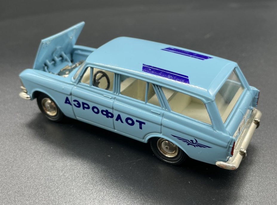 Модель автомобиля "Москвич 427" (Аэрофлот), в масштабе 1:43