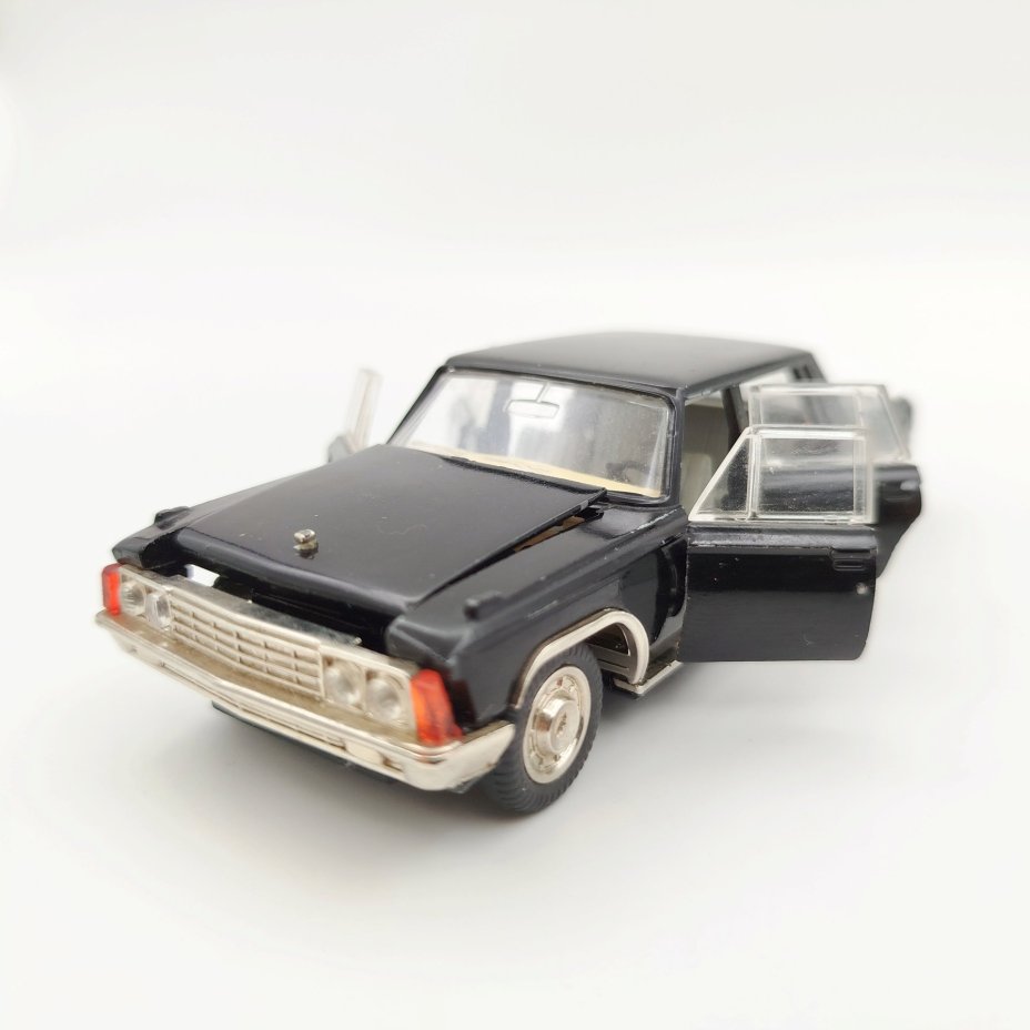 Модель автомобиля в масштабе 1:43 "ЗИЛ - 117"