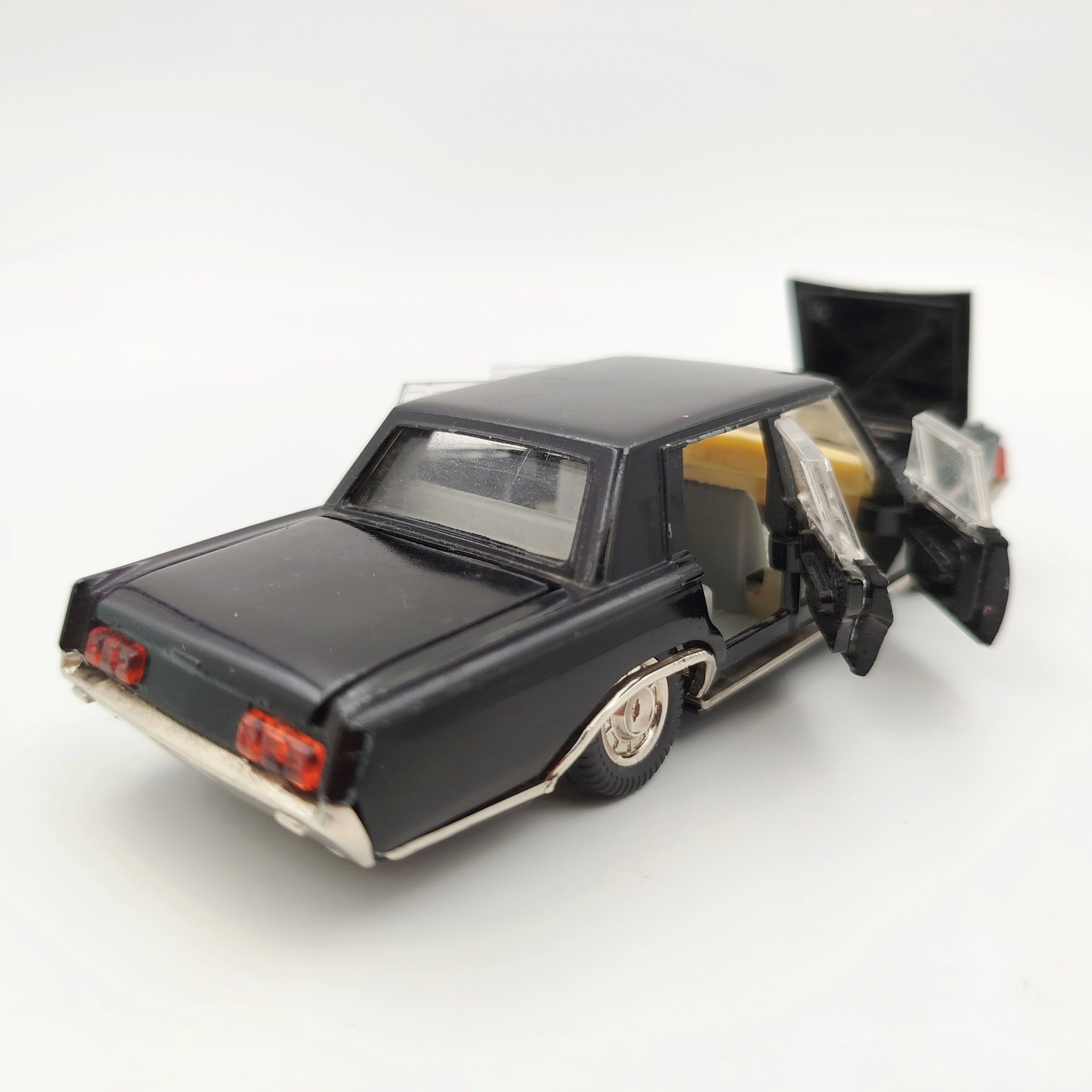 Модель автомобиля в масштабе 1:43 "ЗИЛ - 117"