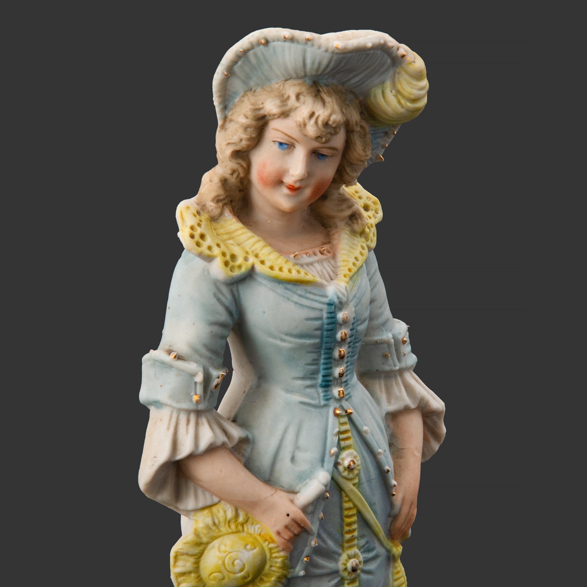 Статуэтка "Дама в голубом", фарфор, бисквит, роспись, золочение, Европа, 1900-1930 гг.
