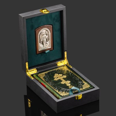 Подарочный набор "Святое Евангелие" с иконой Ангел Хранитель, бумага, кожаный переплет, тиснение, золочение, обрез с принтом; дерево, металл, серебрение; в подарочном коробе с бархатным ложеменом, обтянутом кожей и бархатной подарочной упаковке