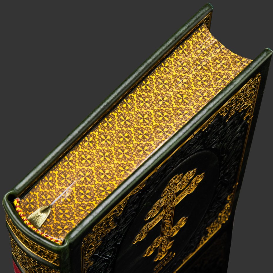 Подарочный набор "Святое Евангелие" с иконой Ангел Хранитель, бумага, кожаный переплет, тиснение, золочение, обрез с принтом; дерево, металл, серебрение; в подарочном коробе с бархатным ложеменом, обтянутом кожей и бархатной подарочной упаковке