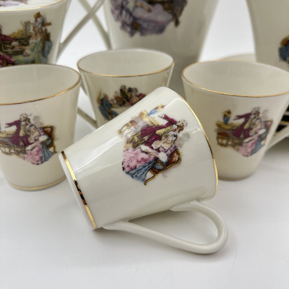 Сервиз кофейный цвета айвори "Музицирование и беседы" на 4 персоны (11 предметов), фарфор, деколь, золочение, Edelstein Bavaria (Эдельштейн), Германия, 1950-1972 гг.