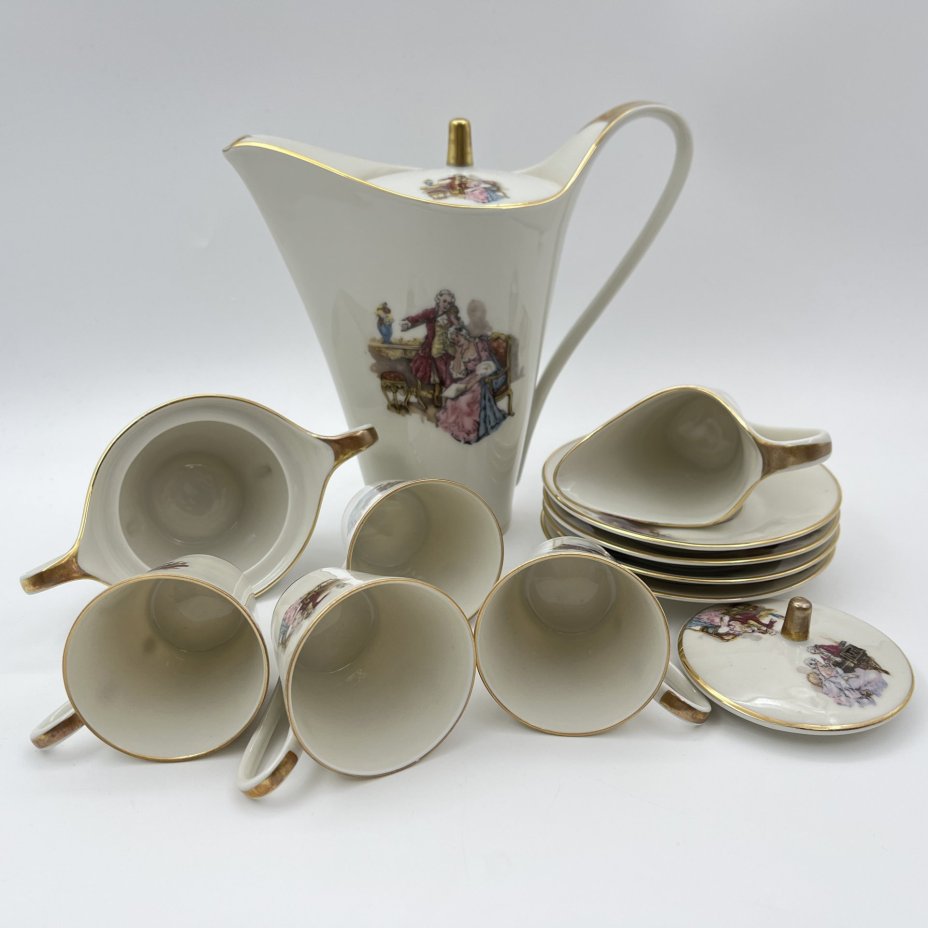 Сервиз кофейный цвета айвори "Музицирование и беседы" на 4 персоны (11 предметов), фарфор, деколь, золочение, Edelstein Bavaria (Эдельштейн), Германия, 1950-1972 гг.