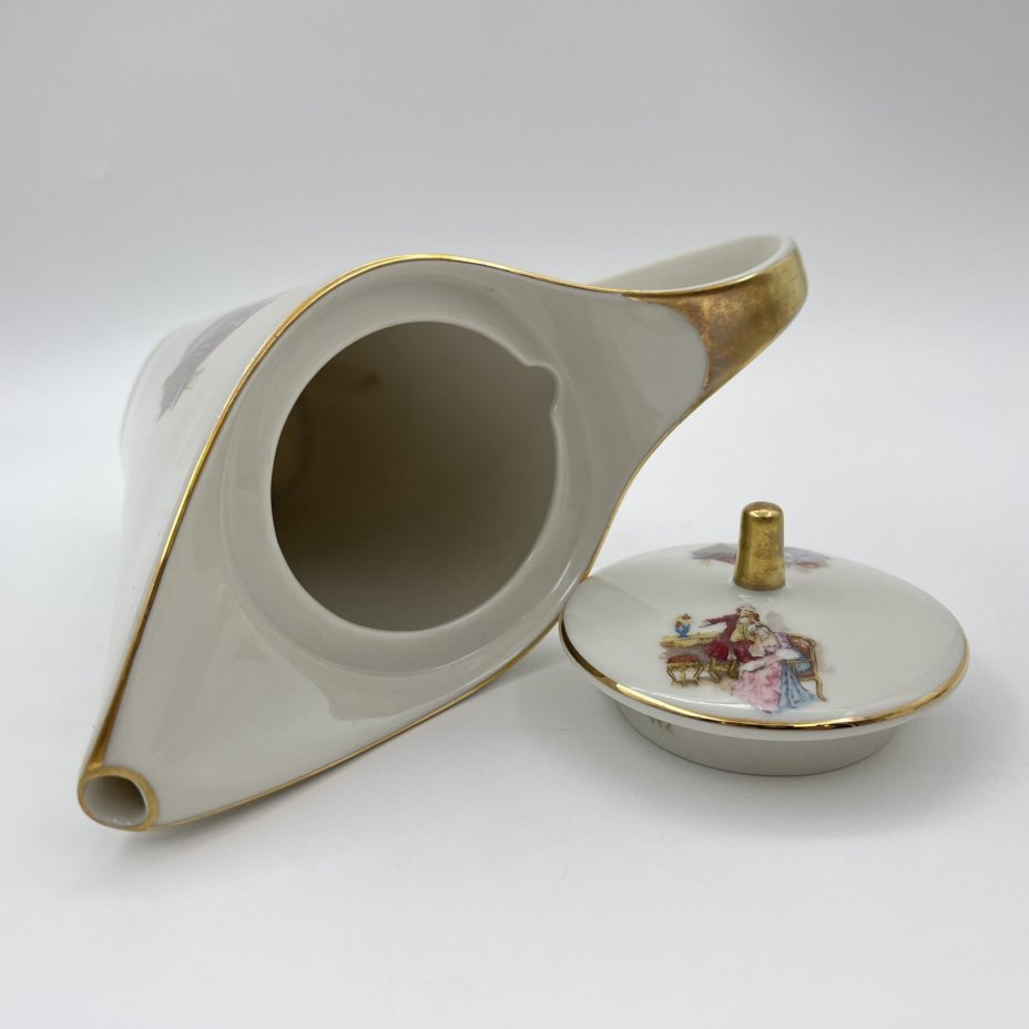 Сервиз кофейный цвета айвори "Музицирование и беседы" на 4 персоны (11 предметов), фарфор, деколь, золочение, Edelstein Bavaria (Эдельштейн), Германия, 1950-1972 гг.