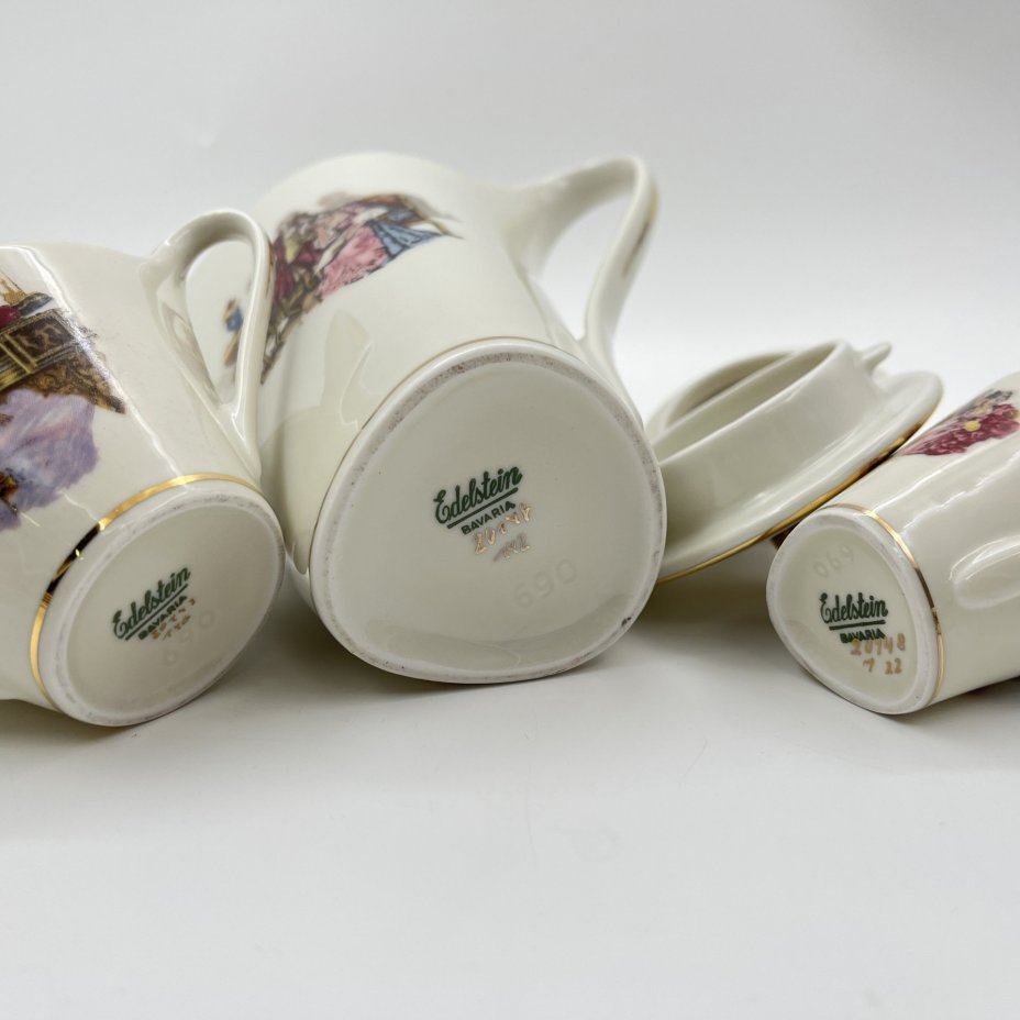 Сервиз кофейный цвета айвори "Музицирование и беседы" на 4 персоны (11 предметов), фарфор, деколь, золочение, Edelstein Bavaria (Эдельштейн), Германия, 1950-1972 гг.