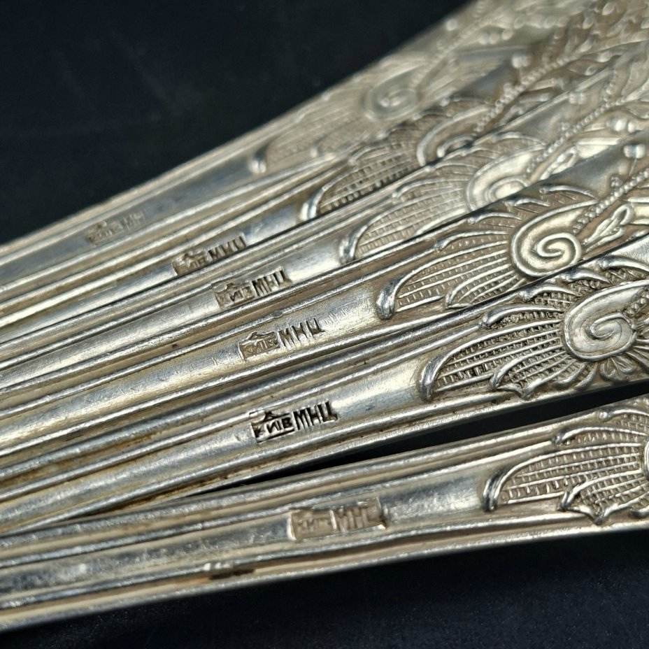 Набор из шести столовых ложек с растительным декором, мНЦ (медь-никель-цинк), Киевский завод столовых приборов и посуды им. Дзержинского (ЗiД, ЗиД), СССР, 1960-1990 гг.