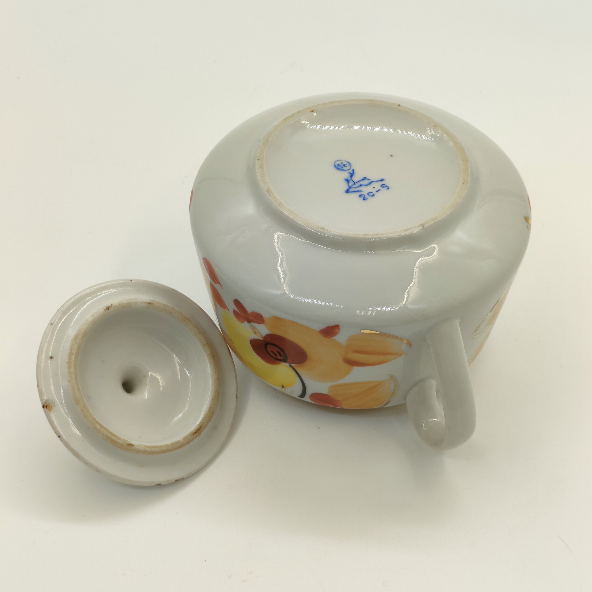 Сахарница с растительным декором, фарфор, роспись, золочение, Городницкий фарфоровый завод, Россия, 1970-2000 гг.