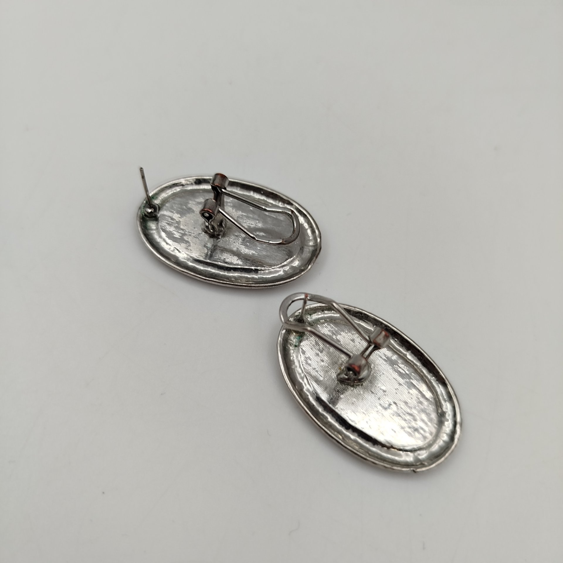 Серьги овальной формы