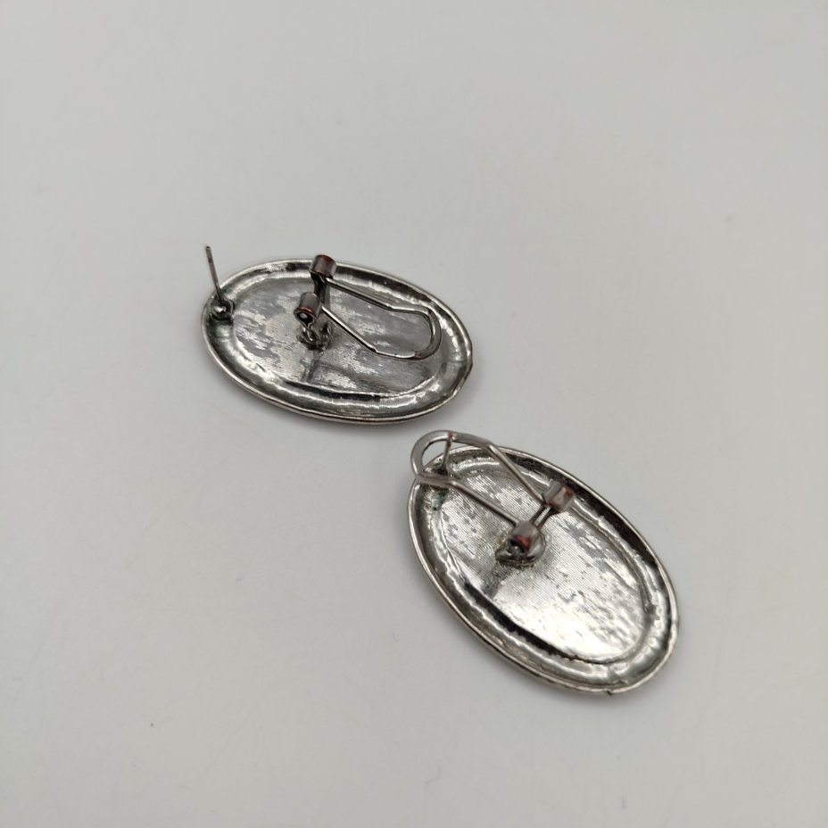 Серьги овальной формы