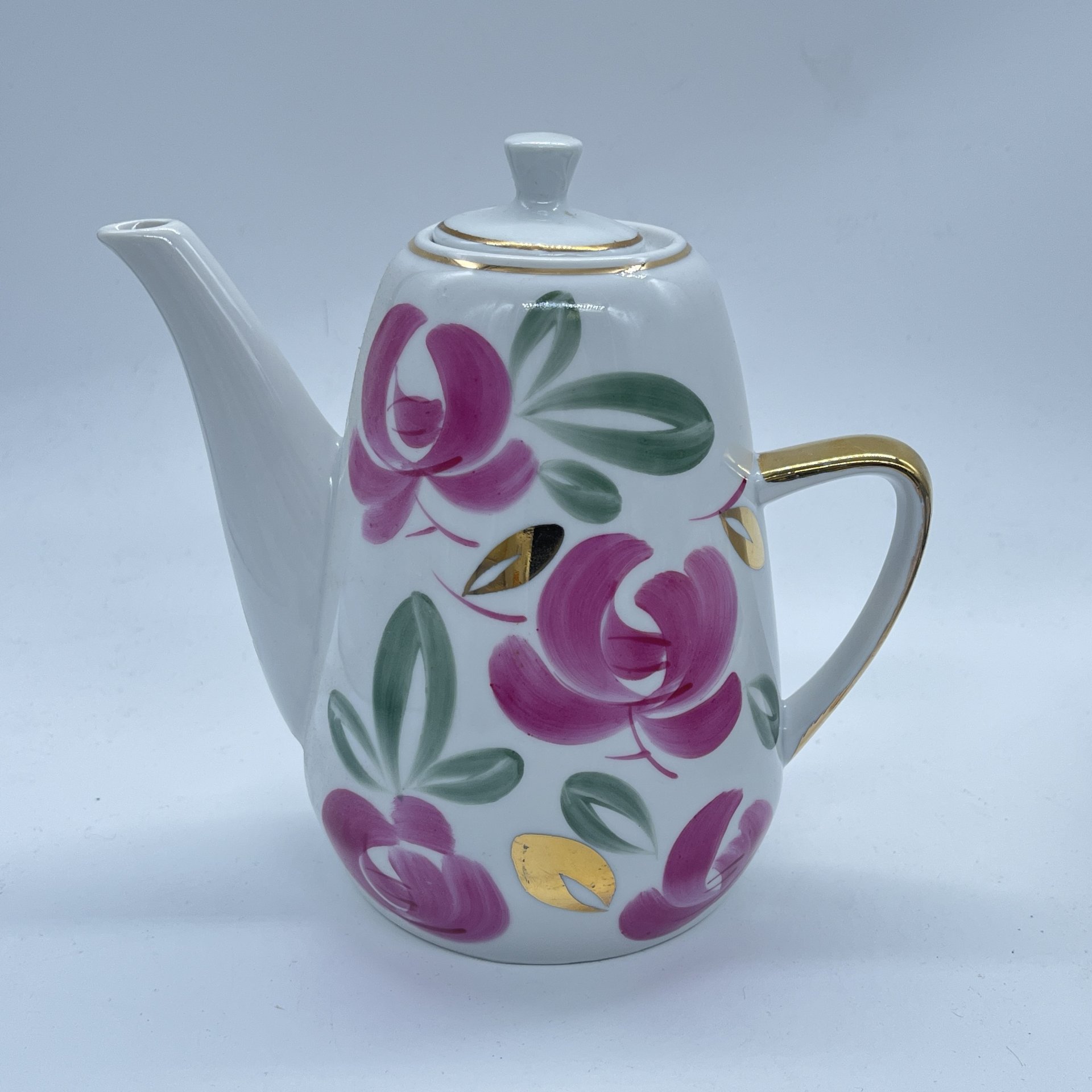 Чайник доливной с расписным цветочным декором, фарфор, роспись, золочение, Краснодарский фарфорово-фаянсовый завод «Чайка», СССР, 1960-1990 гг.