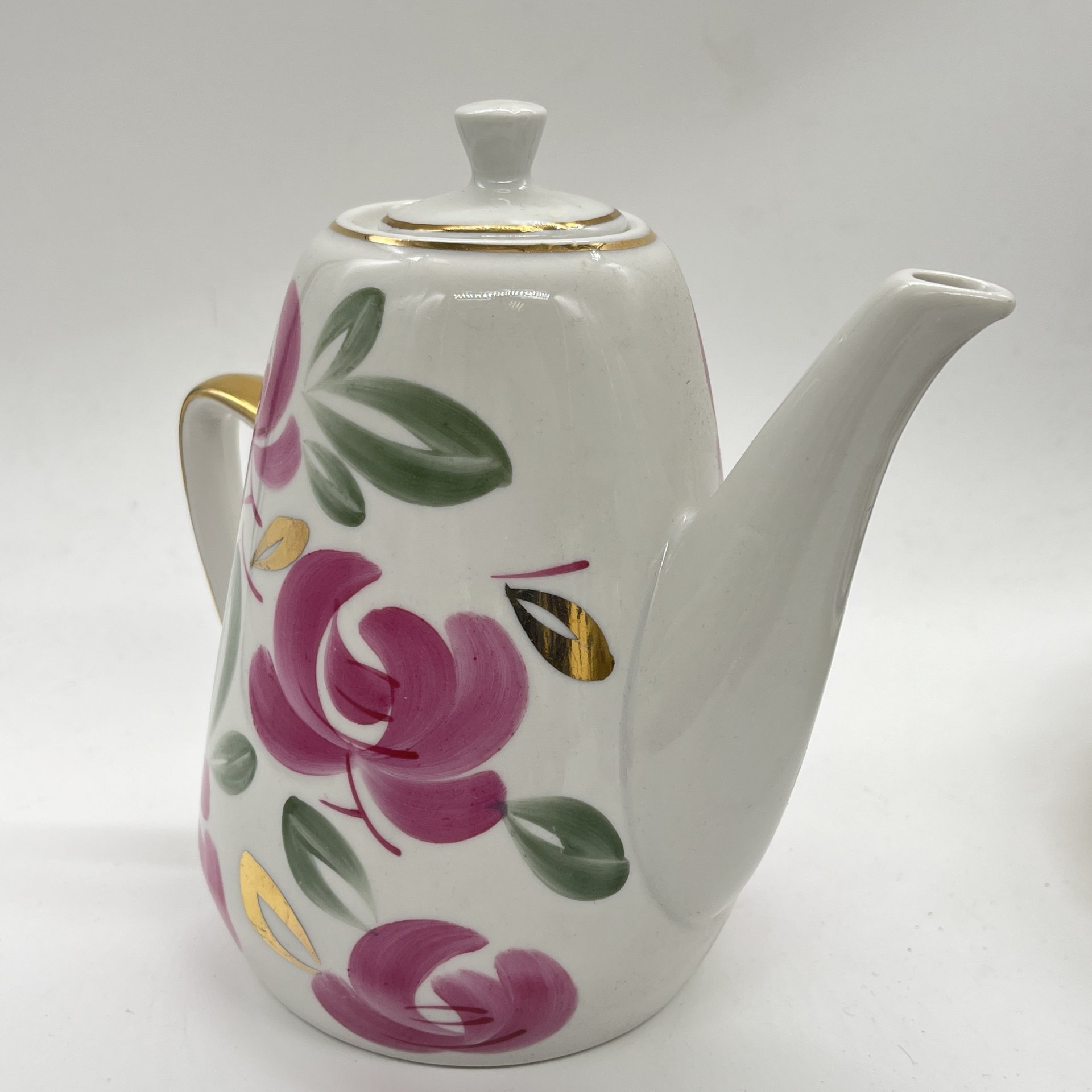 Чайник доливной с расписным цветочным декором, фарфор, роспись, золочение, Краснодарский фарфорово-фаянсовый завод «Чайка», СССР, 1960-1990 гг.