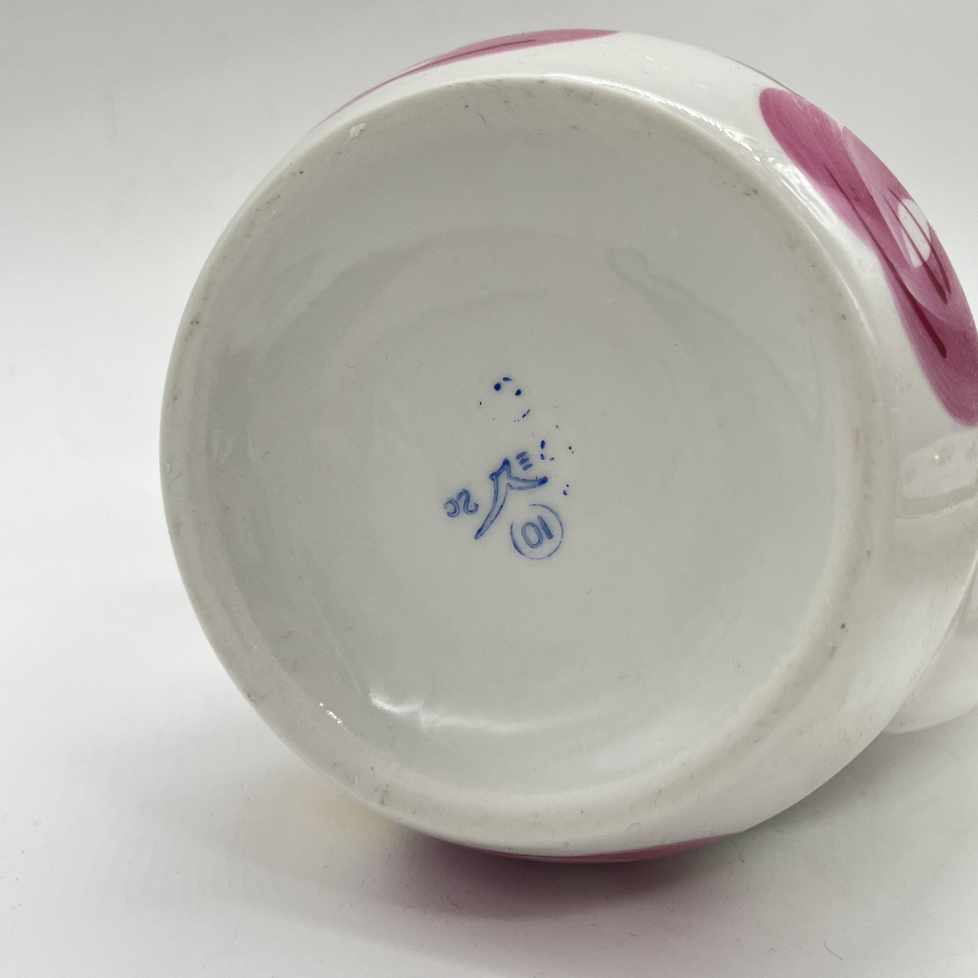 Чайник доливной с расписным цветочным декором, фарфор, роспись, золочение, Краснодарский фарфорово-фаянсовый завод «Чайка», СССР, 1960-1990 гг.