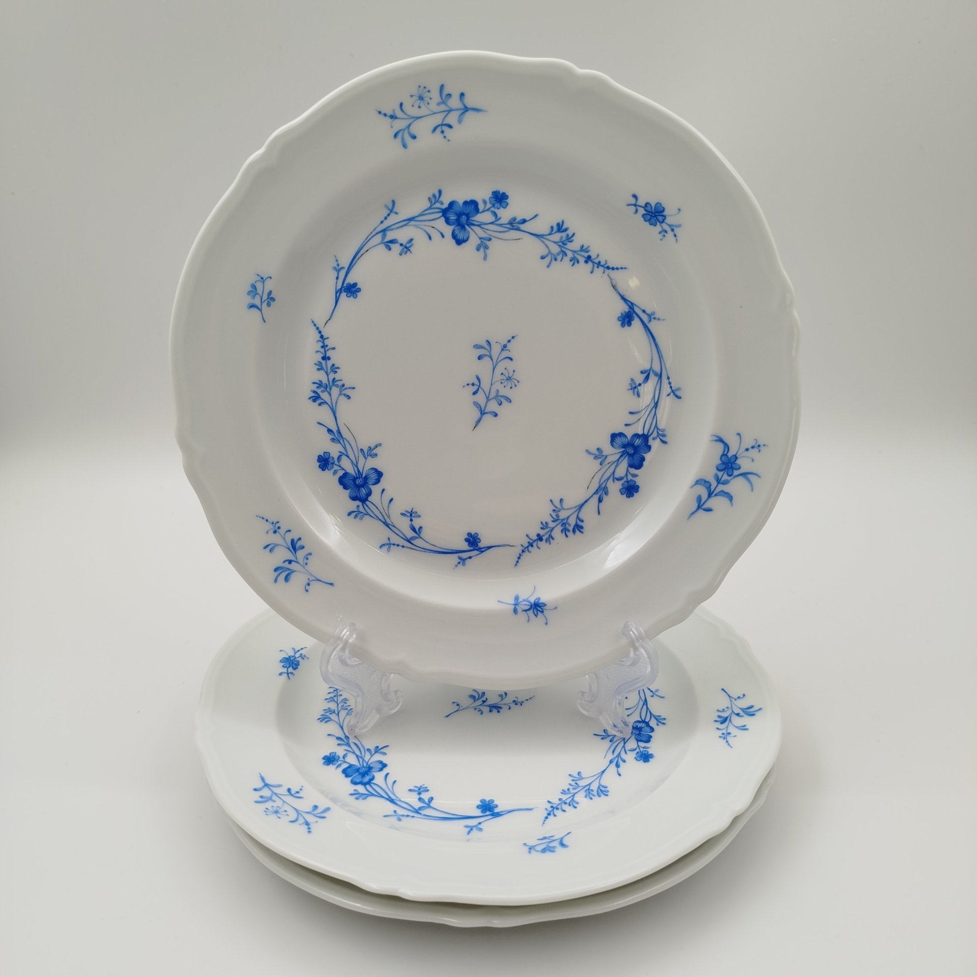 Набор из 3-х тарелок с нежным цветочным декором, узор "Chantilly Brindille", Georges Boyer, фарфор, деколь, Limoges, Франция, 1960-1980 гг.