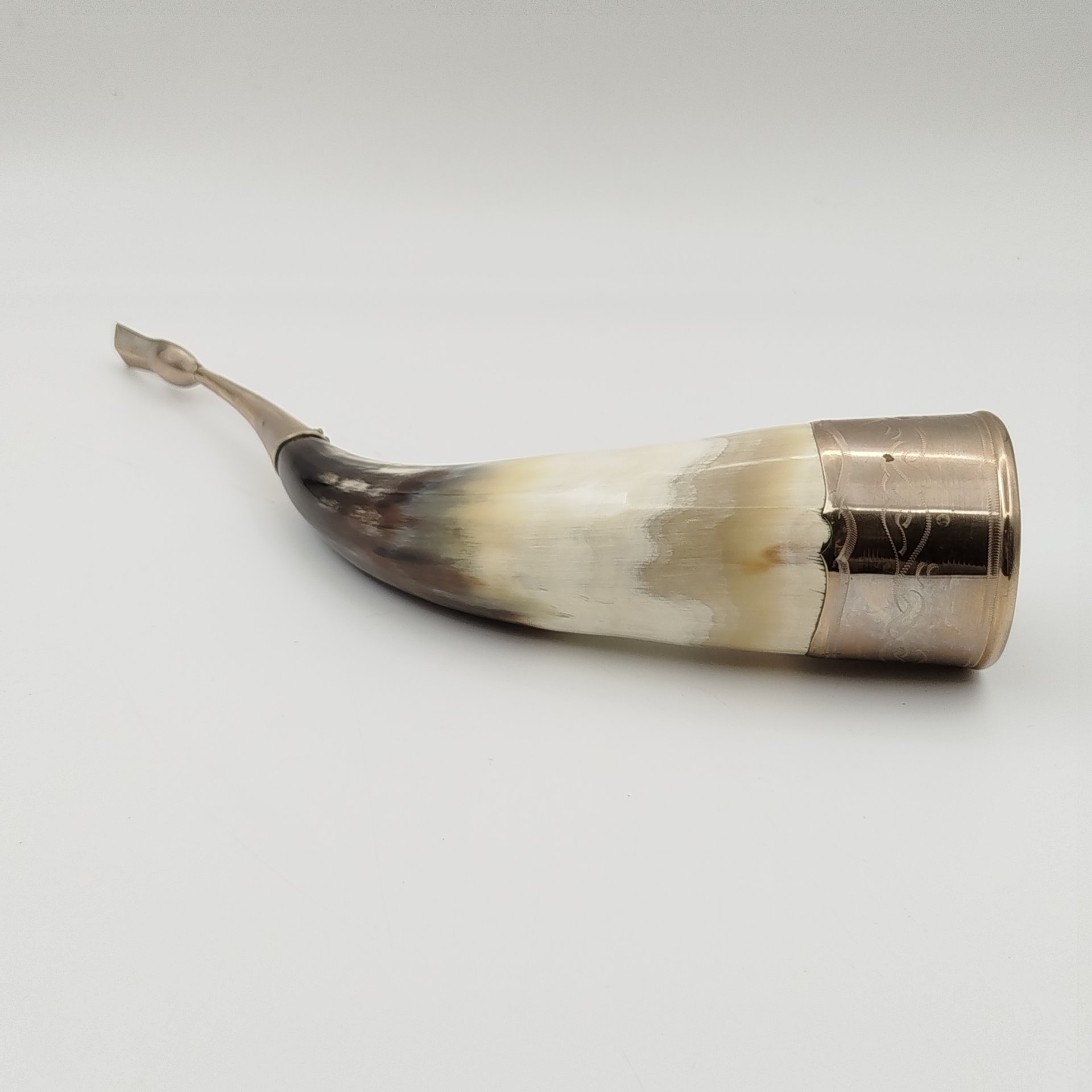 Рог изобилия (кубок для вина) с фигурным навершием