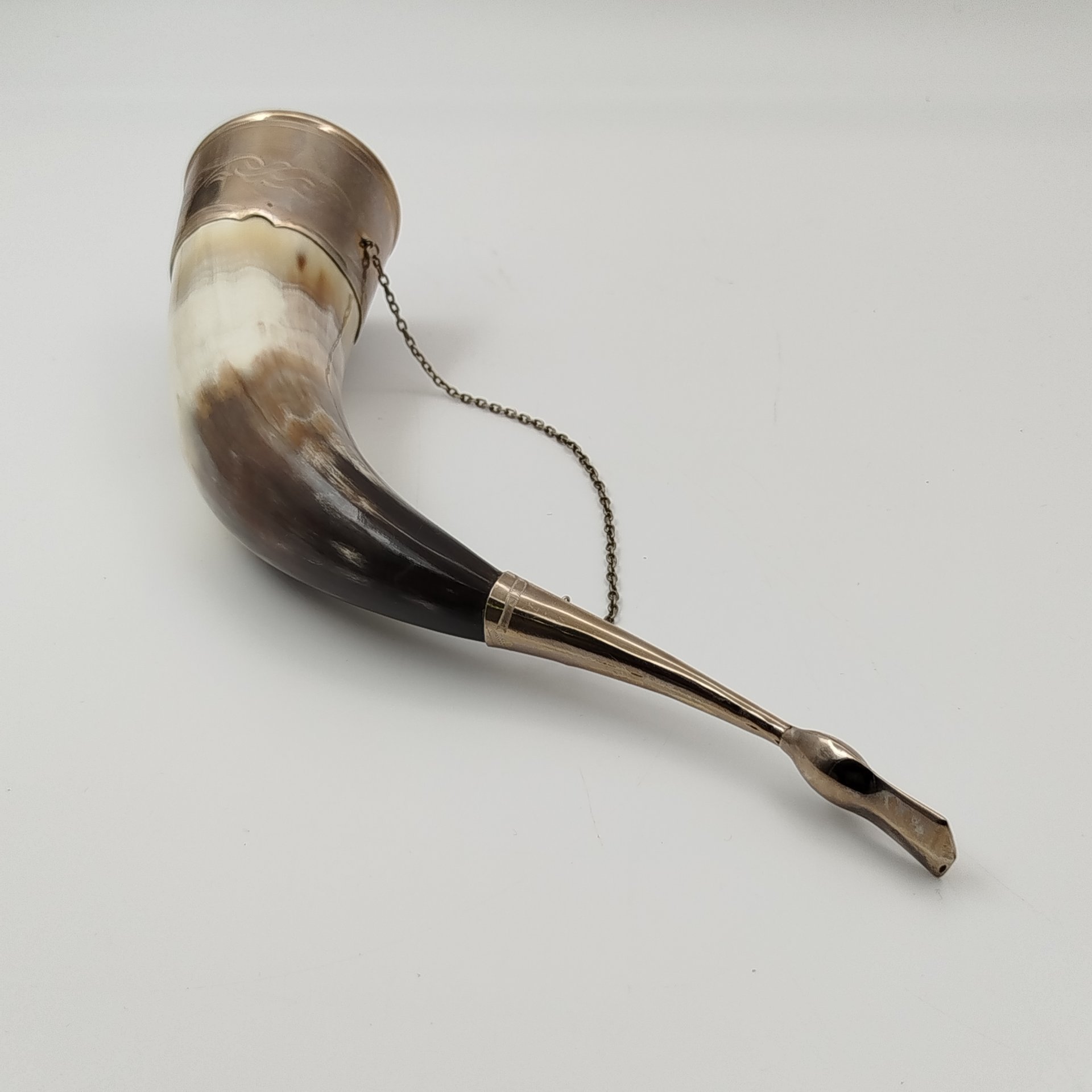 Рог изобилия (кубок для вина) с фигурным навершием