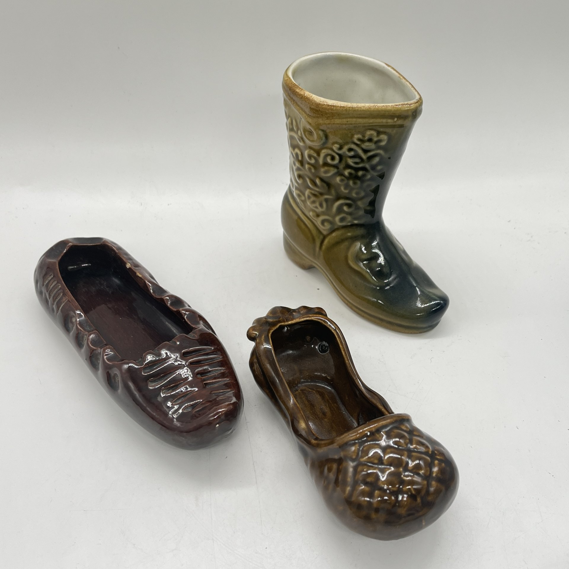 Набор из 3 статуэток/ пепельниц "Обувь" (подбор), керамика, цветные поливы, глазурь, СССР, 1970-1990 гг.