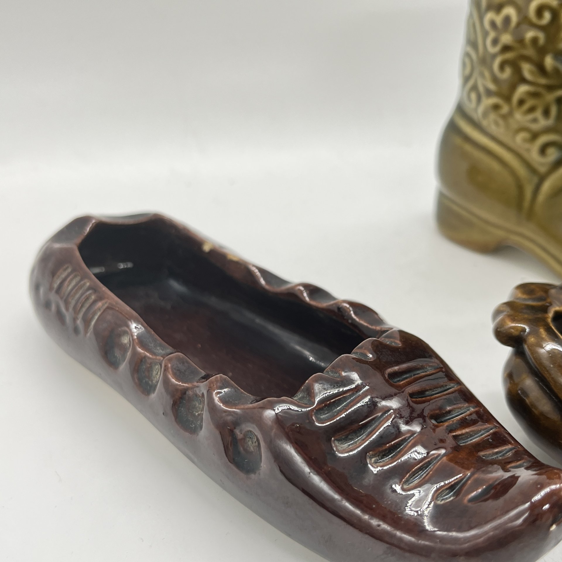 Набор из 3 статуэток/ пепельниц "Обувь" (подбор), керамика, цветные поливы, глазурь, СССР, 1970-1990 гг.