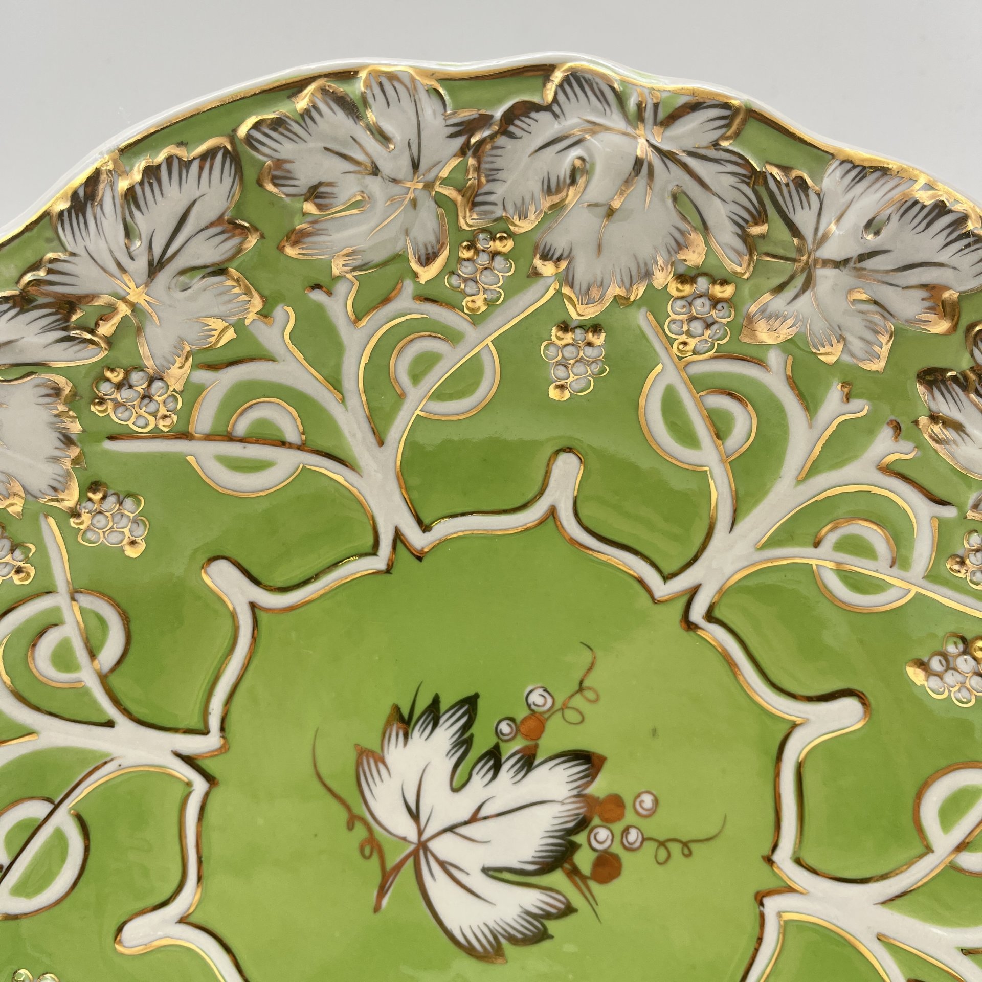 Блюдо сервировочное "Виноград" (зелёное), фарфор, крытье, золочение, Дулевский фарфоровый завод (Дулёво), СССР, 1961 г.
