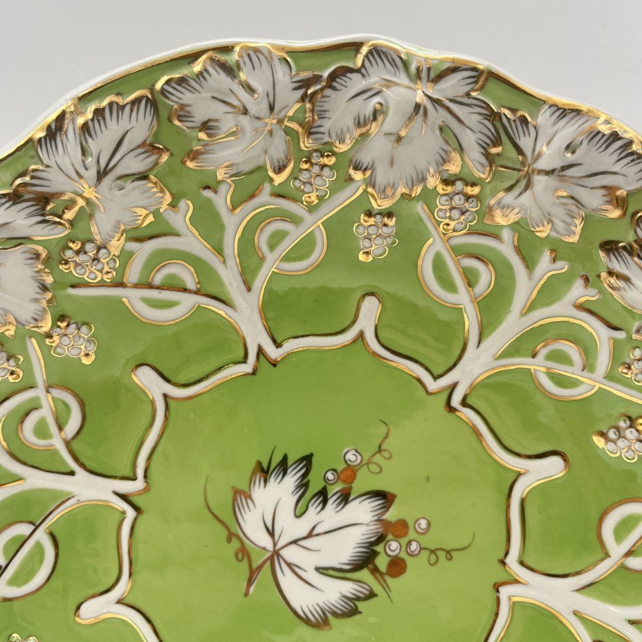Блюдо сервировочное "Виноград" (зелёное), фарфор, крытье, золочение, Дулевский фарфоровый завод (Дулёво), СССР, 1961 г.