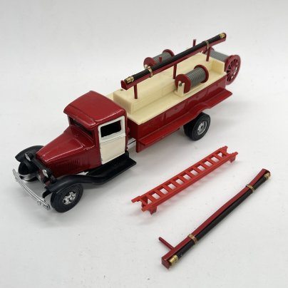 Модель пожарного автомобиля ГАЗ-60 1:43