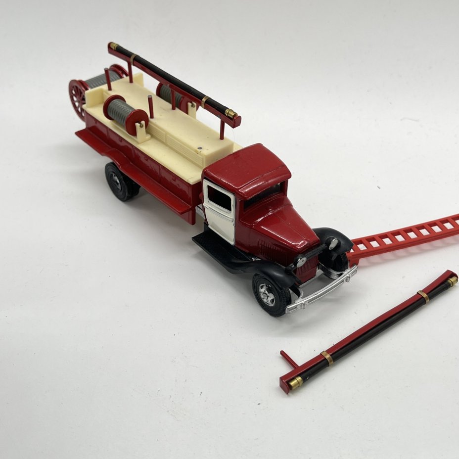 Модель пожарного автомобиля ГАЗ-60 1:43