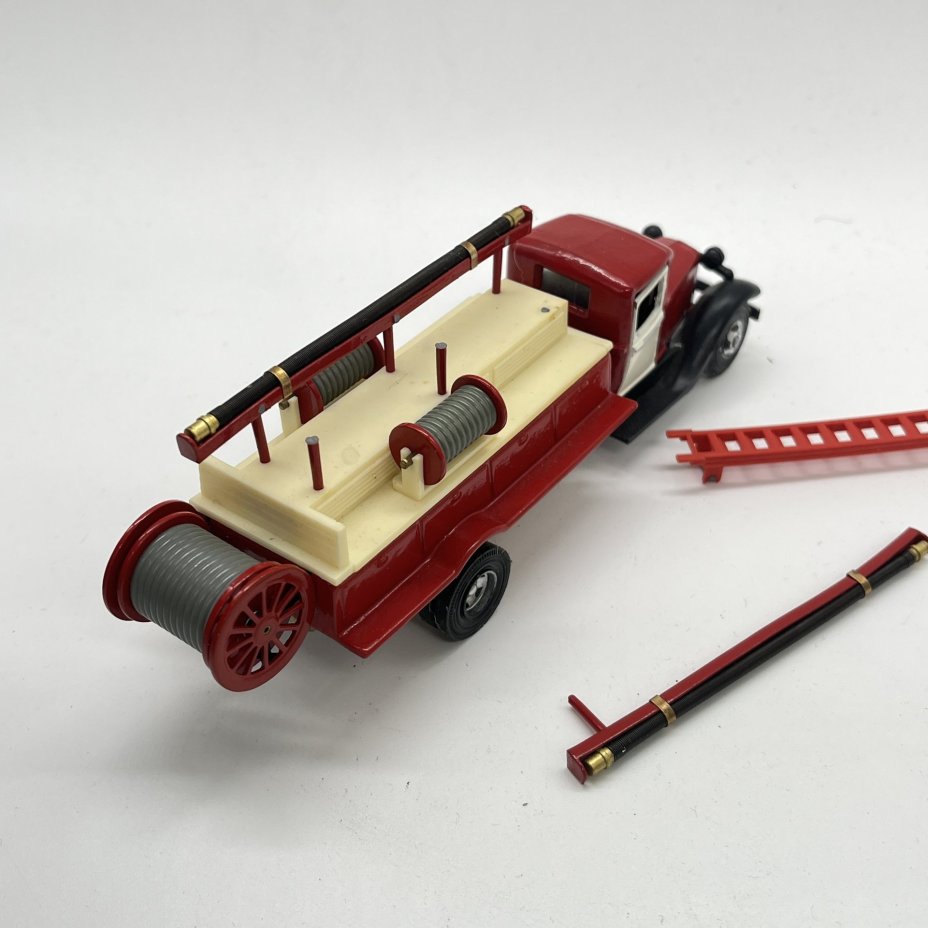 Модель пожарного автомобиля ГАЗ-60 1:43