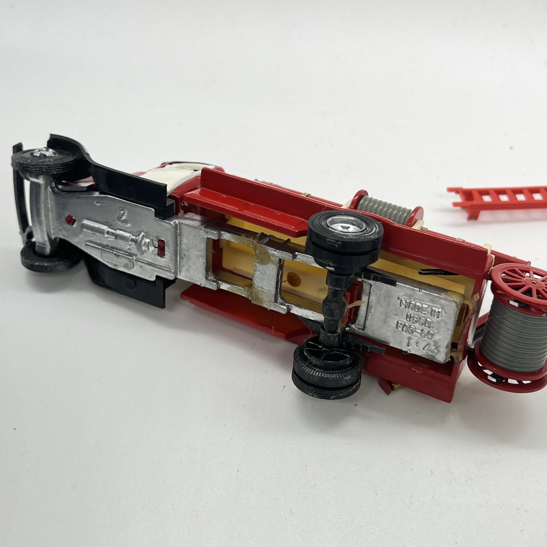 Модель пожарного автомобиля ГАЗ-60 1:43